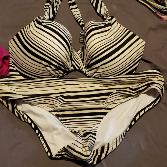 Victoria's Secret Other - Reposh vs 2 pc 36dd top lg bottom